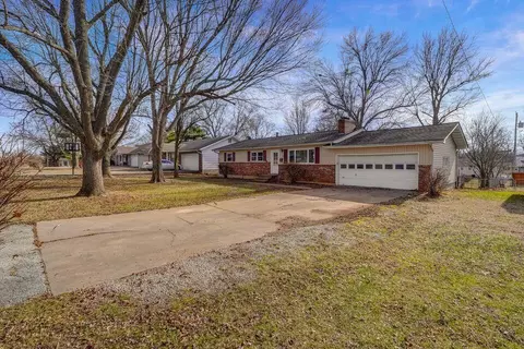 3138 W Crestview St, Springfield, MO 65807 photo 1