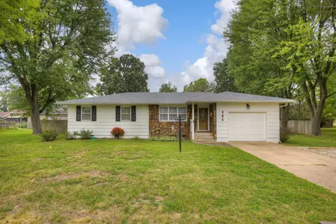 121 Circle Dr, Monett, MO 65708 photo 2