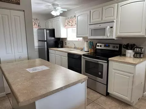Kitchen - 38 Lantern Bay Ln #1, Branson, MO 65616 photo 2 of 3