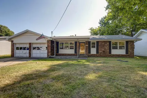 1124 S Bruce Ave, Springfield, MO 65804