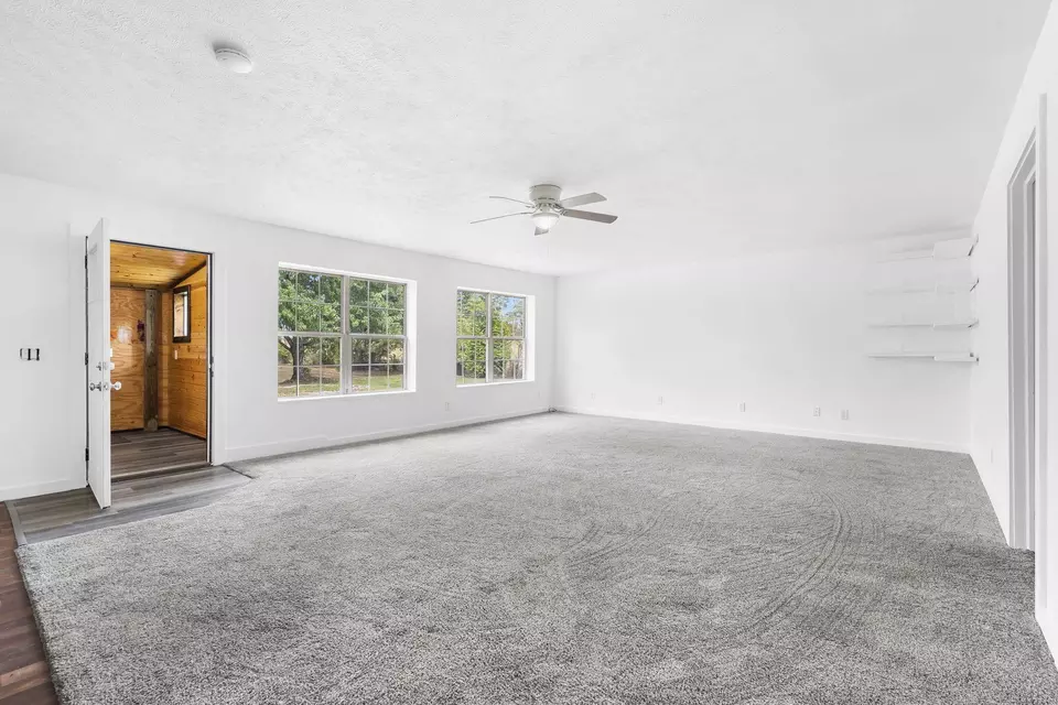 Living - 107 Lemming Rd, Sparta, MO 65753 photo 3 of 4