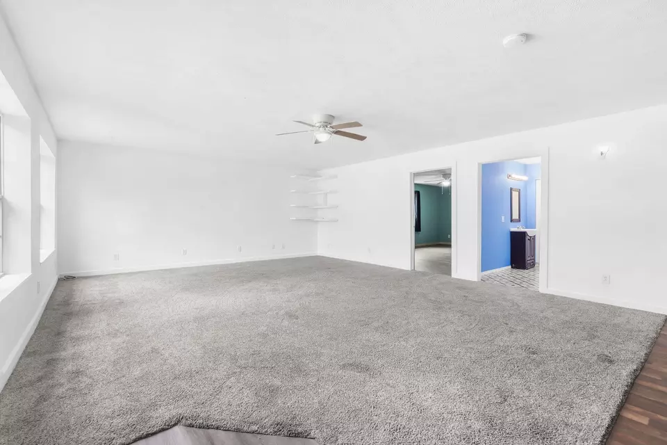 Living - 107 Lemming Rd, Sparta, MO 65753 photo 2 of 4