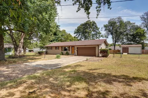 2613 W Woodlawn St, Springfield, MO 65803