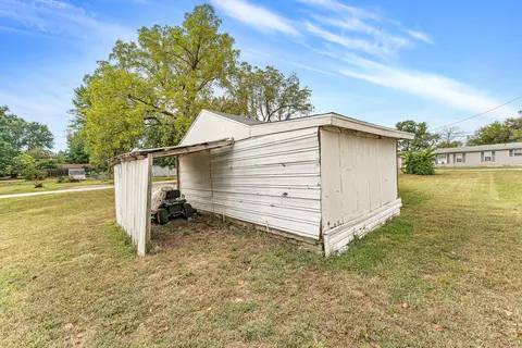 Exterior - 1104 N Oak, Buffalo, MO 65622 photo 6 of 6