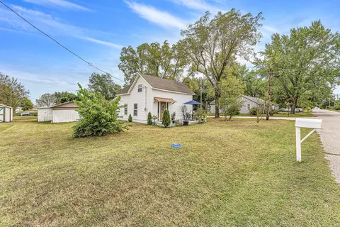 Exterior - 1104 N Oak, Buffalo, MO 65622 photo 1 of 6