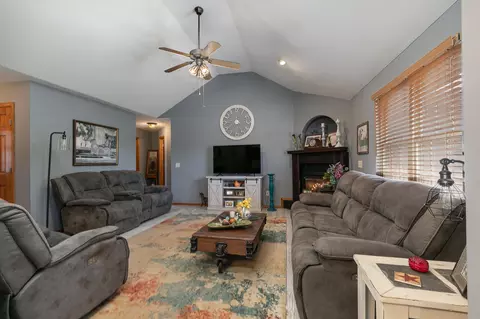 4142 W Watkins St, Springfield, MO 65802 photo 11
