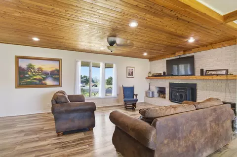 Living - 8954 Lawrence 2226, Monett, MO 65708 photo 3 of 5