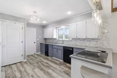 Kitchen - 8954 Lawrence 2226, Monett, MO 65708 photo 2 of 4
