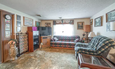 Living - 658 Rr 63, Cabool, MO 65689 photo 1 of 4