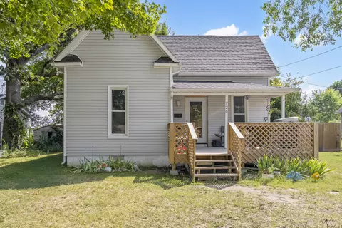 720 Porter Ave, Aurora, MO 65605