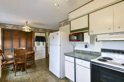 Kitchen - 14228 Us-160, Forsyth, MO 65653 photo 4 of 4