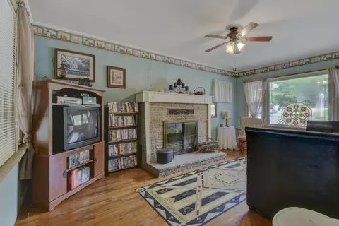 Living - 14228 Us-160, Forsyth, MO 65653 photo 4 of 4