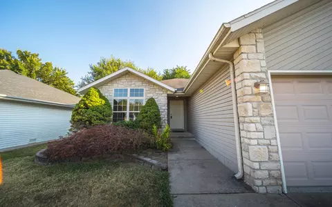 Exterior - 1628 E Adams St, Springfield, MO 65803 photo 4 of 9