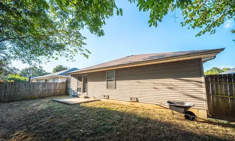 Exterior - 1628 E Adams St, Springfield, MO 65803 photo 8 of 9