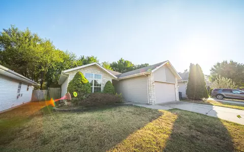 Exterior - 1628 E Adams St, Springfield, MO 65803 photo 3 of 9