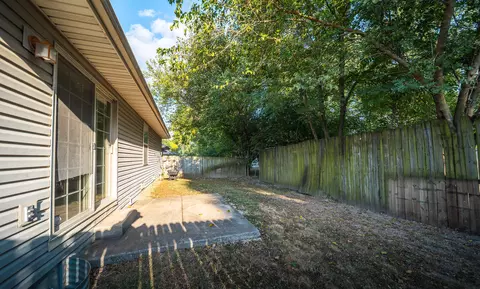 Exterior - 1628 E Adams St, Springfield, MO 65803 photo 6 of 9
