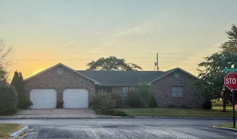 2404 Fruit Station Dr, Mountain Grove, MO 65711