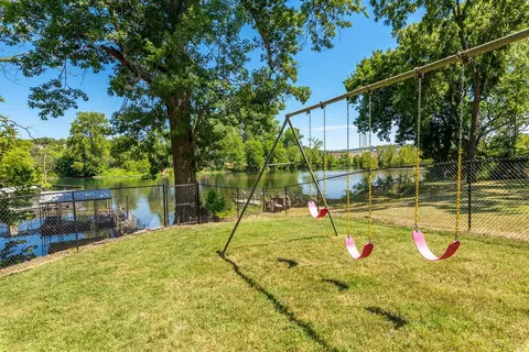 Exterior - 530 Parnell Dr, Branson, MO 65616 photo 12 of 15