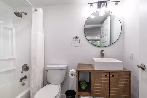Bath - 530 Parnell Dr, Branson, MO 65616 photo 6 of 6
