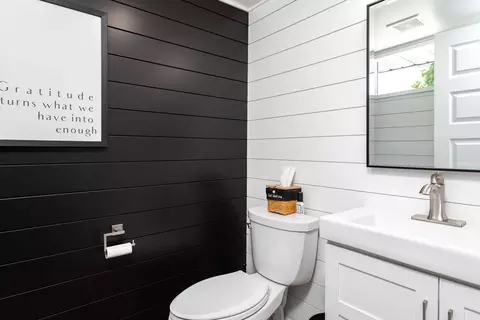 Bath - 530 Parnell Dr, Branson, MO 65616 photo 1 of 6