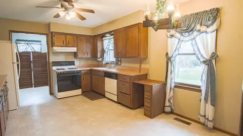 Kitchen - 9052 Private Dr 3053, Ava, MO 65608 photo 1 of 2