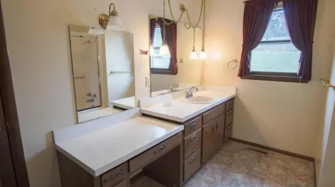 Bath - 9052 Private Dr 3053, Ava, MO 65608 photo 2 of 3