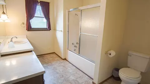 Bath - 9052 Private Dr 3053, Ava, MO 65608 photo 1 of 3
