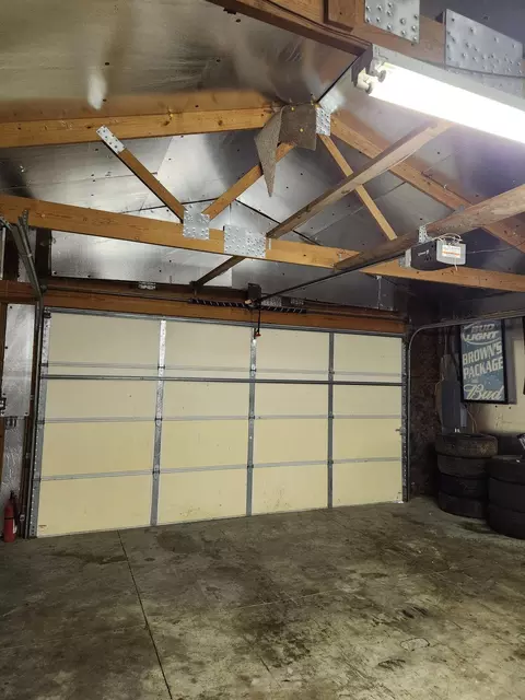 462 Cedar St, Sparta, MO 65753 photo 2