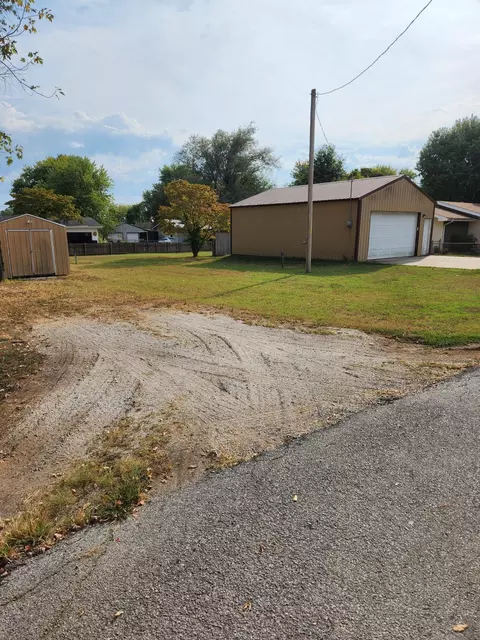 462 Cedar St, Sparta, MO 65753 photo 17
