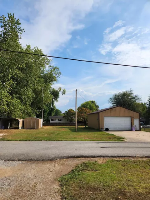 462 Cedar St, Sparta, MO 65753 photo 7