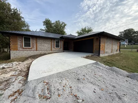613 E Main St, Humansville, MO 65674