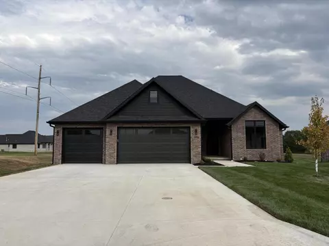 1996 N Alysheba Ct, Springfield, MO 65802