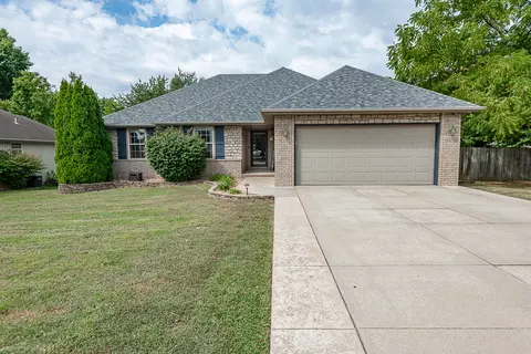5465 S Cloverdale Ln, Battlefield, MO 65619