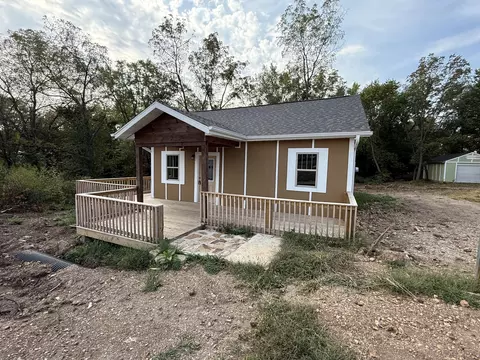 604 E Bertha St, Humansville, MO 65674