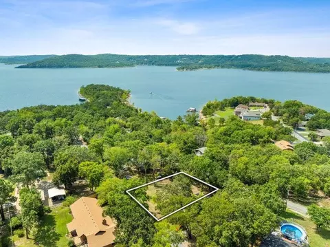 000 Tuttle Rd, Hollister, MO 65672