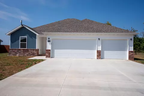 2385 S Cheri Dr, Bolivar, MO 65613