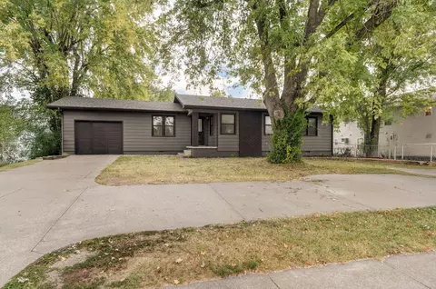 425 W Aldrich Rd, Bolivar, MO 65613