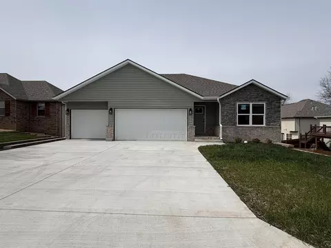 825 S Cobble Creek Blvd, Nixa, MO 65714
