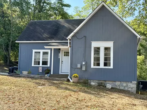 305 E Webster Ave, Ava, MO 65608