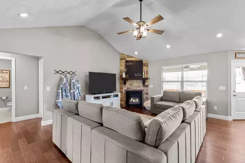1652 N Eagle Valley Ln, Nixa, MO 65714 photo 3