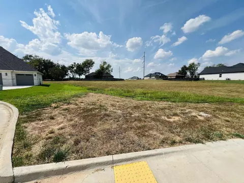 1999 N Riva Ridge Ct, Springfield, MO 65802