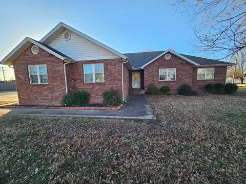 910 Briarbrook Dr, Carl Junction, MO 64834