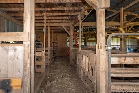 Entry Way - Hc 73 Box 720, Drury, MO 65638 photo 2 of 2
