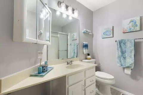 Bath - 144 Patterson Ave, Branson, MO 65616 photo 3 of 3