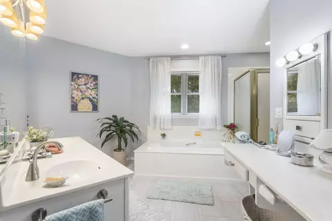 Bath - 144 Patterson Ave, Branson, MO 65616 photo 1 of 3