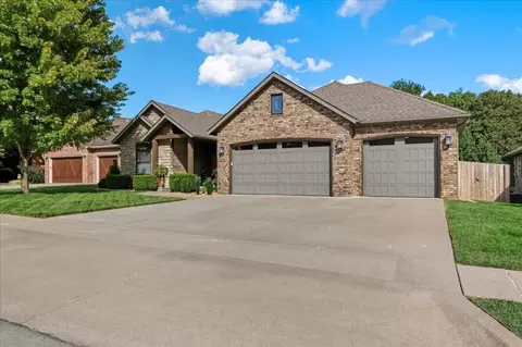 2034 S Emerald Pl, Springfield, MO 65809 photo 2