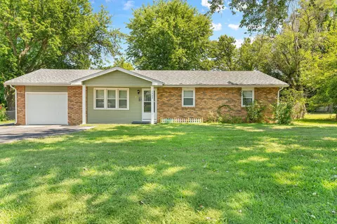 1904 S Village Ln, Bolivar, MO 65613