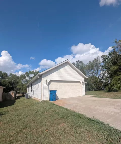 2729 W Delmar St, Springfield, MO 65802 photo 2