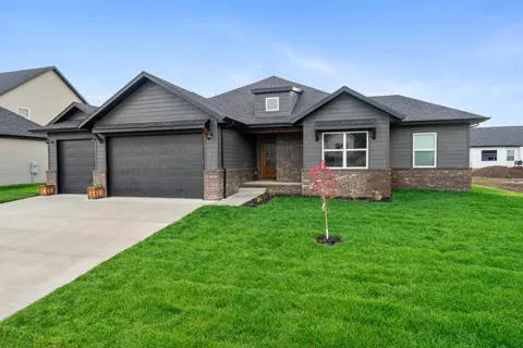 196 E Clayton Ln, Republic, MO 65738