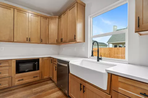 Kitchen - 196 E Clayton Ln, Republic, MO 65738 photo 4 of 4
